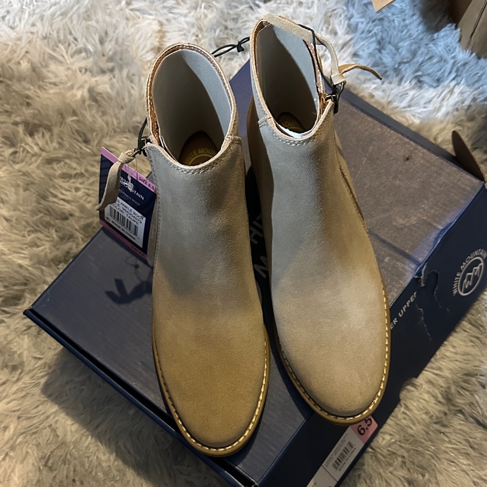 White Mountain Beige Ankle Boots